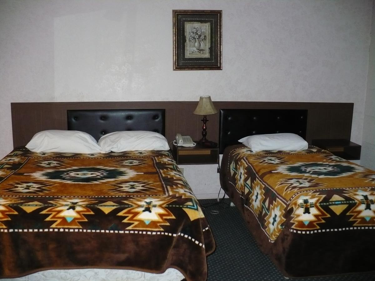 Sheridan Lawrence M Hotel Fort Vermilion エクステリア 写真